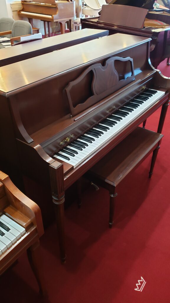 291654 Yamaha Upright Side View